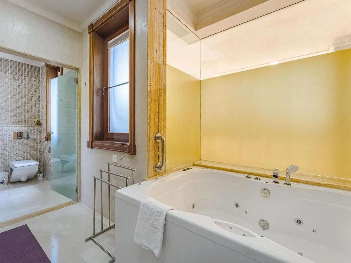 펜션 Luxury Villa Nautilus Heated Pool Spa 아데제