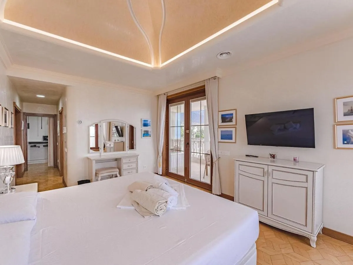 Luxury Villa Nautilus Heated Pool Spa 아데제 0*,