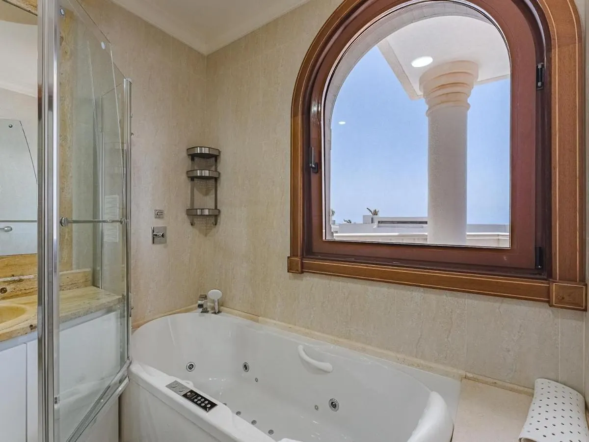펜션 Luxury Villa Nautilus Heated Pool Spa 아데제 스페인