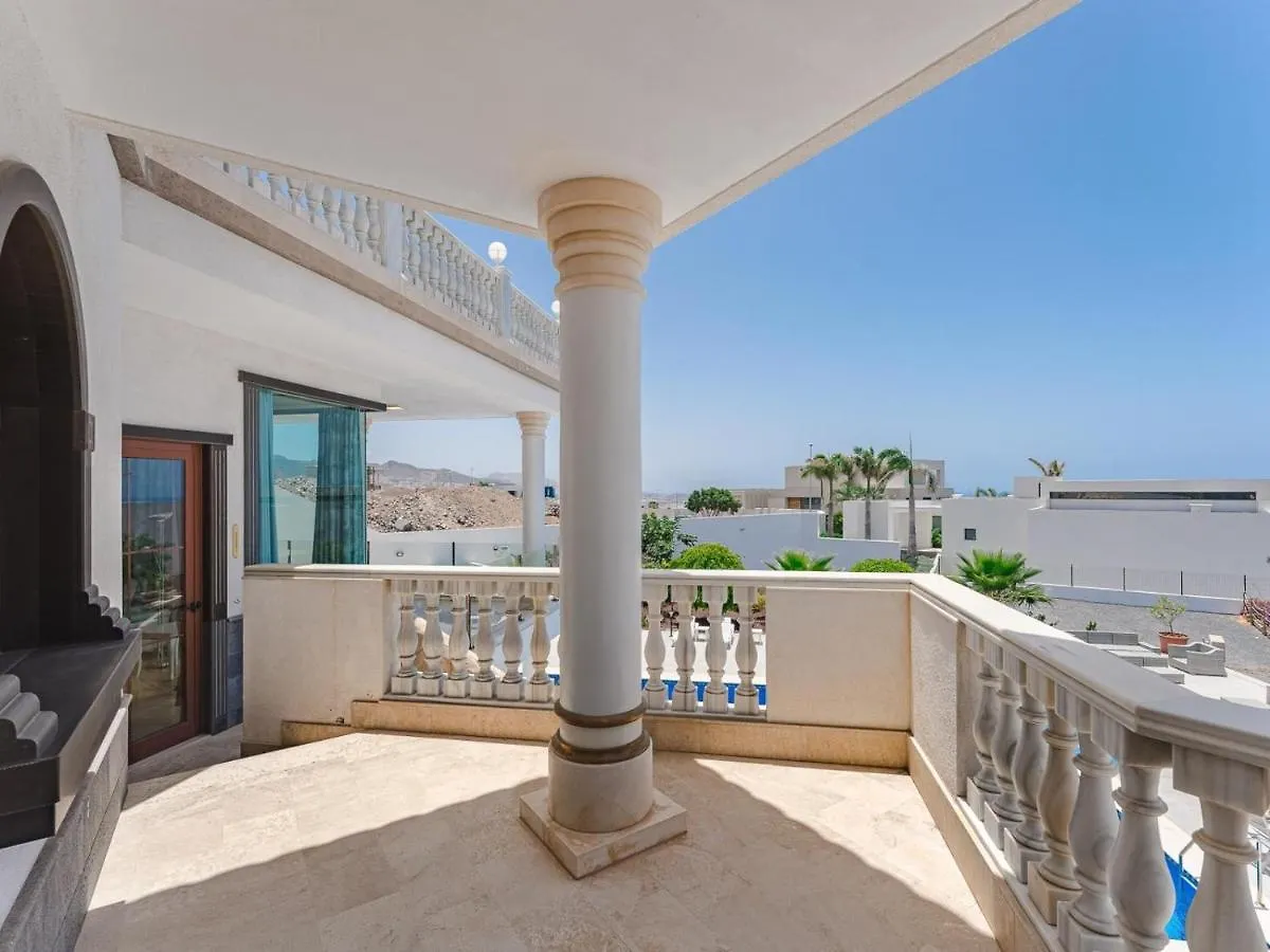 Luxury Villa Nautilus Heated Pool Spa 아데제